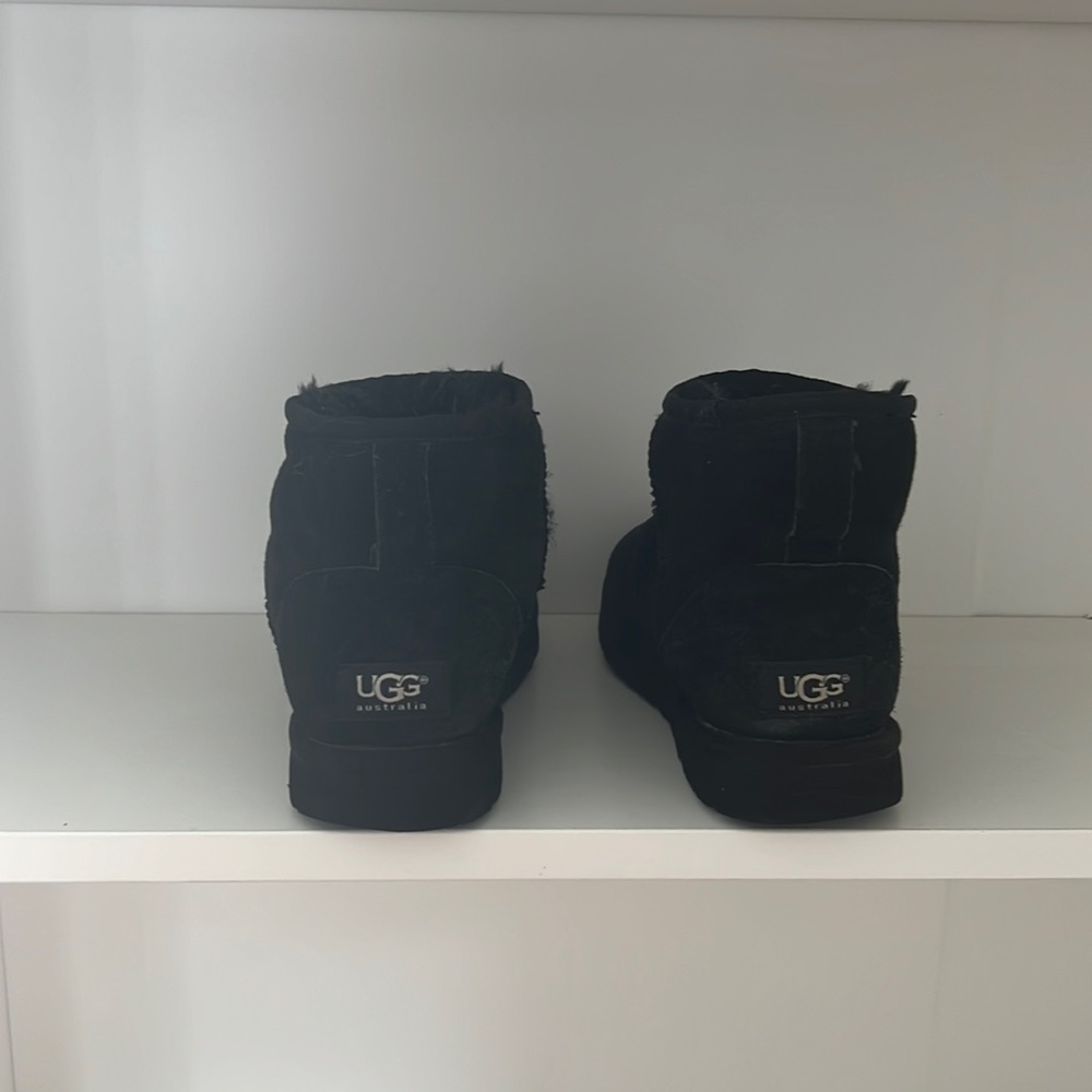 Black Mini Uggs Size 7